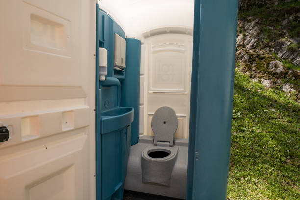 Porta potty delivery and setup in De Pere, WI